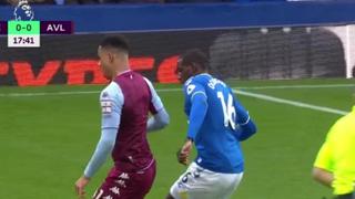 ¿Esto pasa en la Premier? Jugador del Aston Villa jugó sin nombre ni dorsal en la camiseta