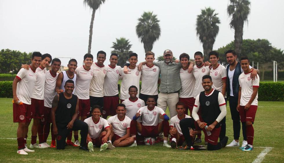 Universitario de Deportes: Éric Cantona visitó a los jugadores en Campo Mar. (Prensa 'U')
