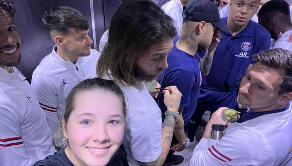 La deportista de 17 años se encontró con la plantilla de PSG en un ascensor de un hotel e inmortalizó el momento. Foto: IG marta_silchenko_golf.