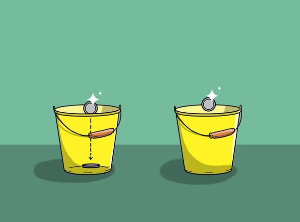SOLUTION OF THE VISUAL PUZZLE |  The coin thrown into the bucket on the left will reach the bottom first simply because the water is not frozen.  |  jagranjosh