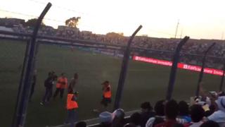Universitario de Deportes: Luis Tejada regaló su camiseta a los hinchas al final del partido (VIDEO)