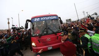 ¿Cómo se vivió desde el interior del bus de Perú la despedida de los hinchas? [VIDEO]