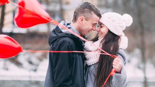 Frases románticas para tu día de aniversario: mensajes cortos para enviar a tu pareja