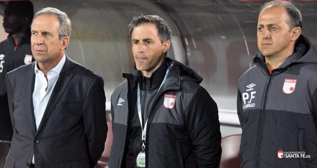 Pablo Peirano junto a Gerardo Pelusso, cuando fue parte del comando técnico de Independiente Santa Fe. (Foto: Prensa ISF)