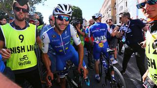 Colombiano Fernando Gaviria ganó tercera etapa del Giro de Italia y es el nuevo líder