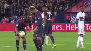 ¿No era la estrella?: la discusión de Edinson Cavani con Neymar por patear un penal ante el Olympique Lyon