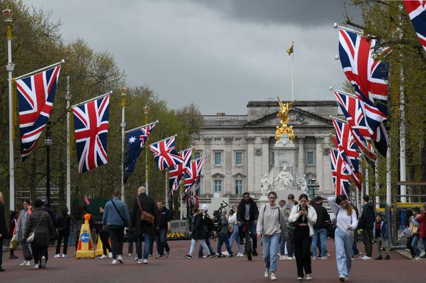 The Mall antes de la coronación de Carlos III y Camila, el 28 de abril de 2023 en Londres. (Foto: AFP)
