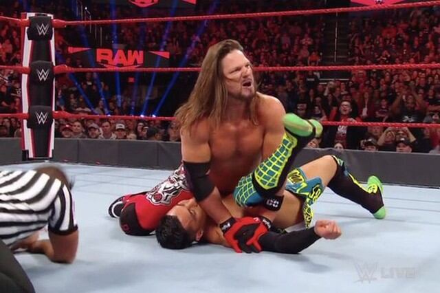 AJ Styles venció a Akira Tozawa tras aplicarle un RKO. (Foto: WWE)